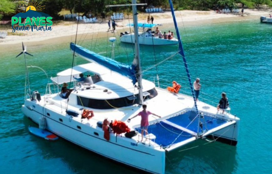 Atardecer en Santa Marta Catamarán con Barra Libre