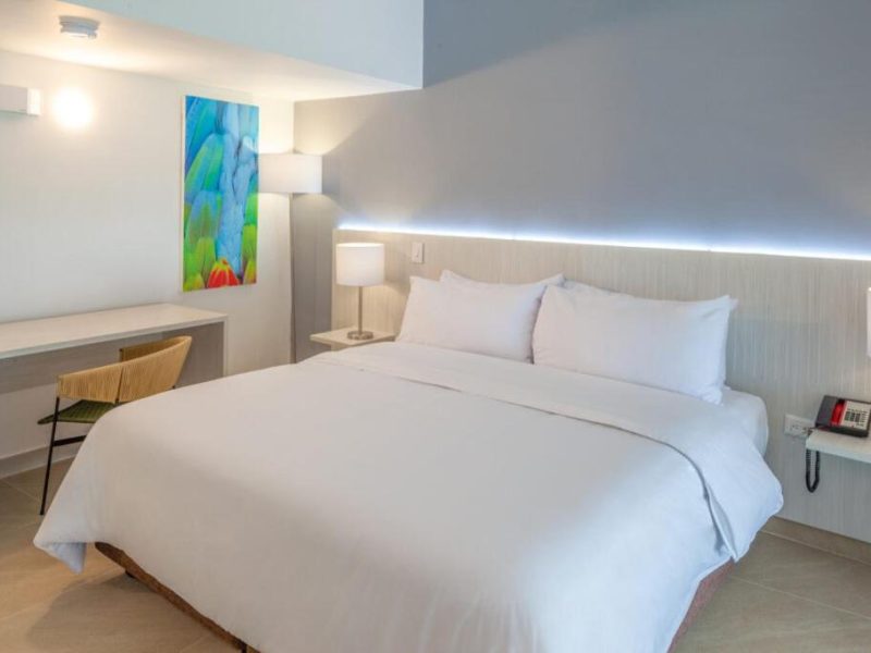Habitaciones Estándar Doble cama grande y muy comoda en el Hotel Decameron Galeon en Santa Marta
